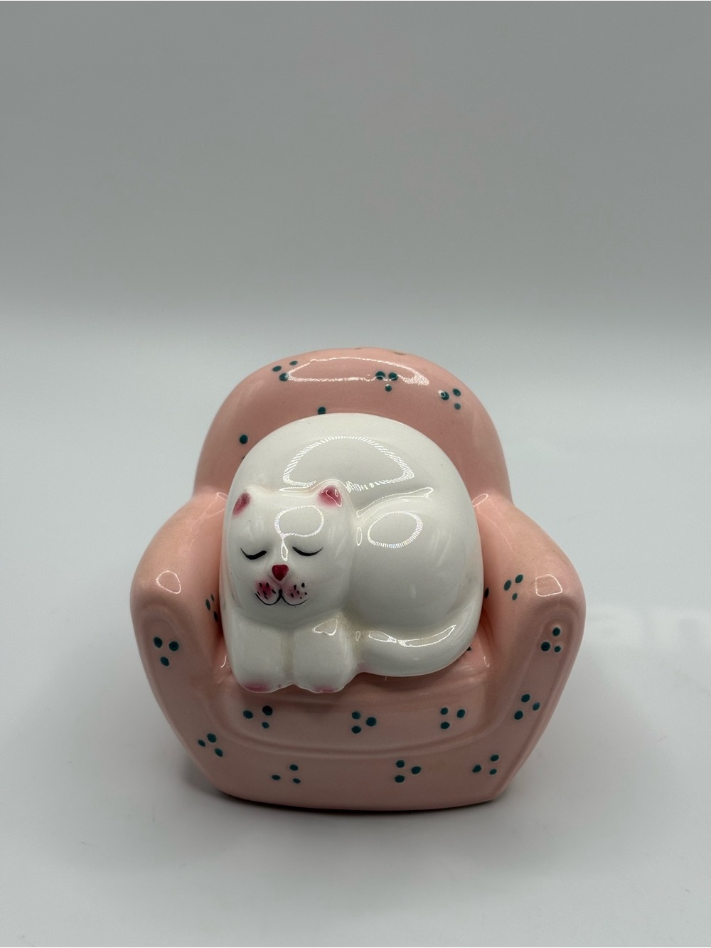VTG 80’s Sleeping  Cat In Chair Salt  Pepper Set Ceramic Pink & White & Stoppers